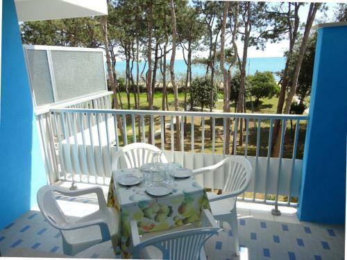 Apartment For 7 People With Sea View A C