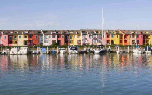Apartment For 7 People With Sea View A C