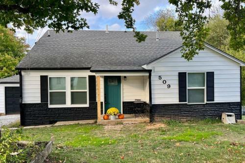 ? Maverick House ? Downtown Siloam Springs