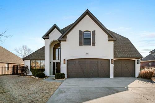 Apollo House - Amazing Location In Rogers, Ar - Sleeps 11!