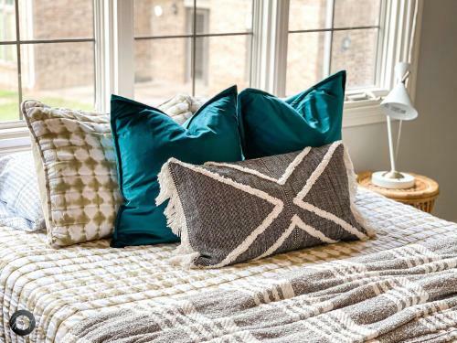 Stylish Amp Comfy Oasis 5min To Amp Queen Beds