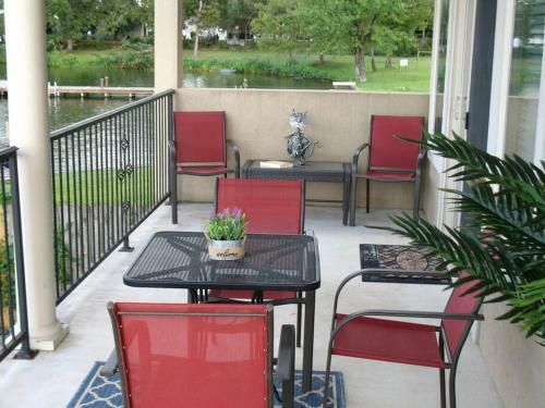 Apartamento Unique, Lakefront Corner Condo With 2 En Suite Brs