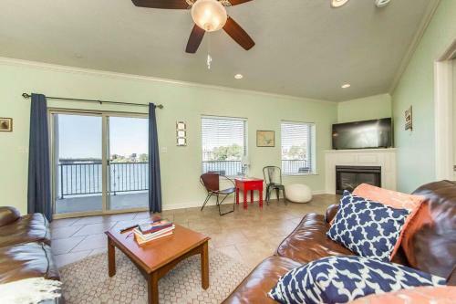 Apartamento Unique, Lakefront Corner Condo With 2 En Suite Brs