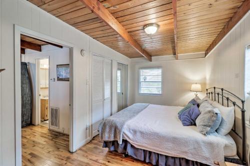 Riverfront Retreat With Game Room, Large Deck And Grill