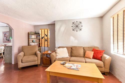 Classy 1940's Midtown Tucson Casita