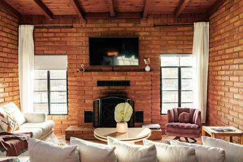 The Rosewood Adobe - Private Retreat W/pool