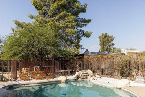 The Rosewood Adobe - Private Retreat W/pool