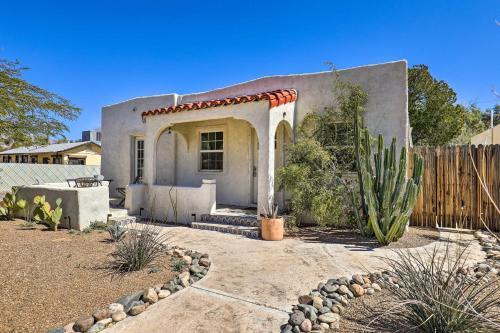Stunning Tucson Home 3 Patios, Unique Decor!