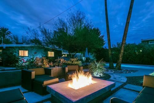 Vintage Charm W Modern Comforts Pool And Hot Tub
