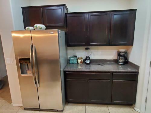 Hostal Phoenix Iii, Minutes To Airport And Downtown