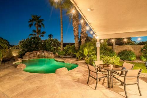 Premier Hosts Present Scottsdale Luxury Oasis With Lagoon Pool
