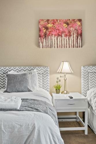 Premier Hosts Present Scottsdale Luxury Oasis With Lagoon Pool