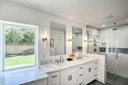 Central Scottsdale Oasis With Pool And Game Room!