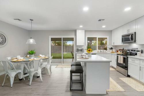 Modern Remodeled Private 3 Bed, 2 Bath Home In Phoenix, Arizona