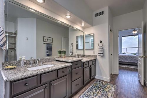 Stylish Phoenix Sanctuary With Outdoor Oasis!