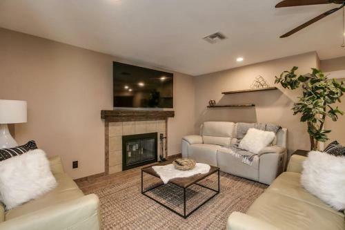 North Scottsdale Retreat W Resort Like Backyard