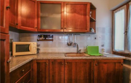 Beautiful Home In Dosso Del Liro With 2 Bedrooms