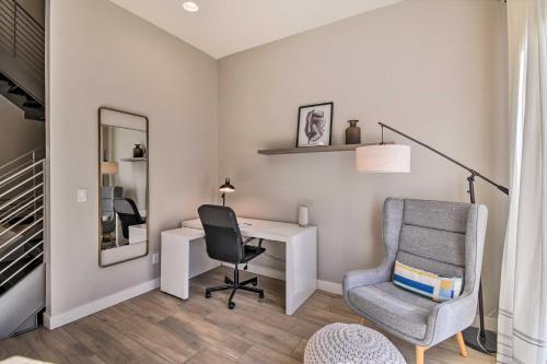 Spacious Phoenix Townhome With Balcony And Office