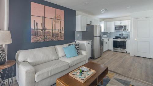 Wanderjaunt - Hallie - 2br Guesthouse - Central Phoenix