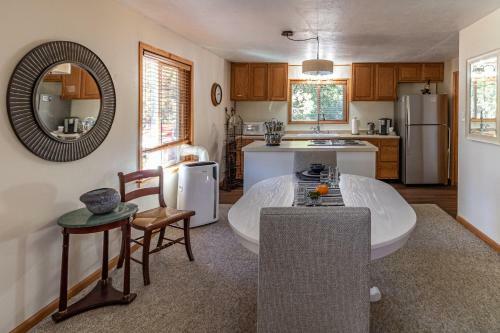 The Cottage At Bass Lake