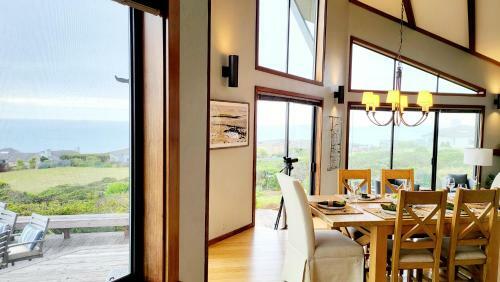 New Sea-renity Wide Ocean Views, Fireplace And Spa