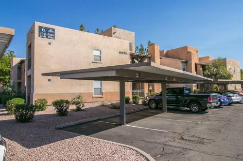 Beautiful North Scottsdale 2 Bedroom Condo