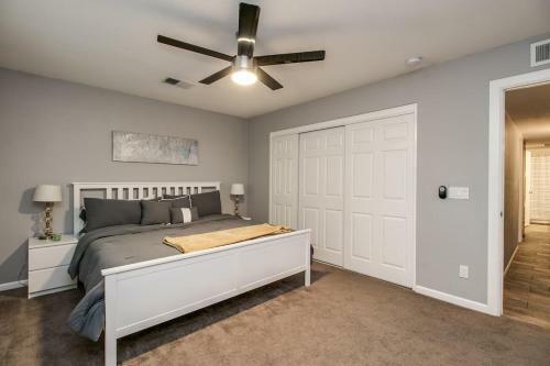Modern Chic Old Town Scottsdale Home Wpool & Gym