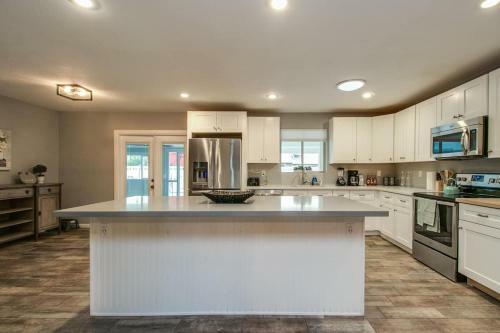 Modern Chic Old Town Scottsdale Home Wpool & Gym