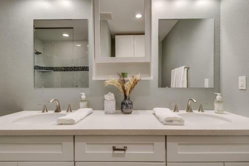 Modern Chic Old Town Scottsdale Home Wpool & Gym