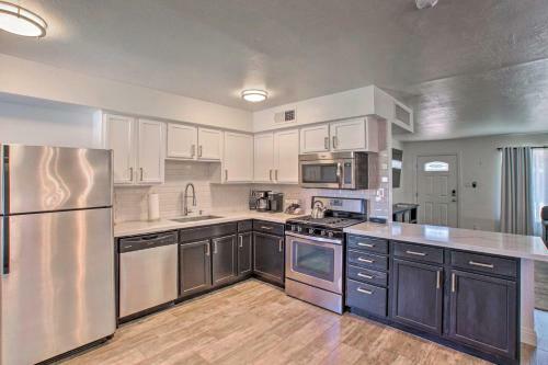 Stylish Scottsdale Oasis Close To Old Town!