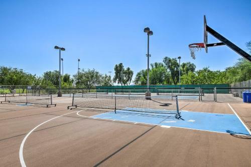 Scottsdale Golfers Getaway With Putting Green