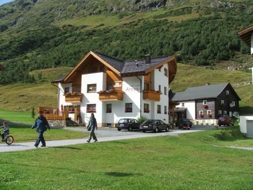 Hostal Apart Garni Arosa