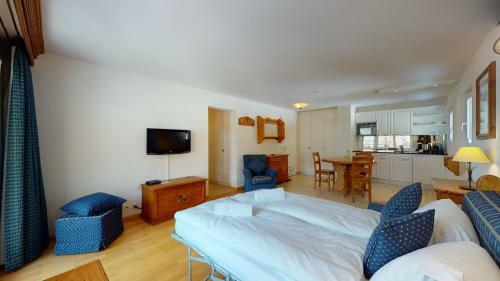 Gonenstein Residence In Leukerbad, Entire Apartment/studio With Balcony