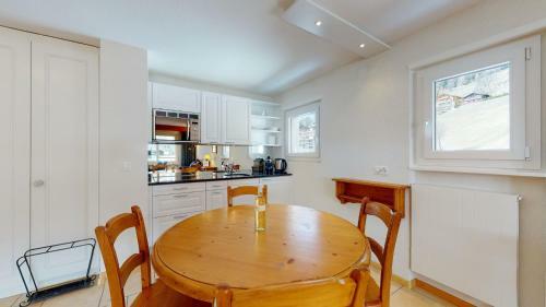 Gonenstein Residence In Leukerbad, Entire Apartment/studio With Balcony