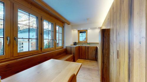 Modern And Spacious Apartment With Balcony Facing South, Marietta #2