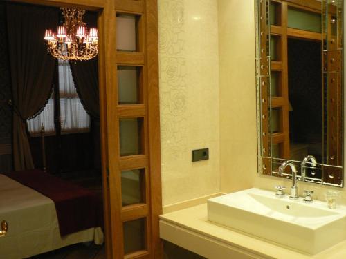 Hostal Posada Real Los Cinco Linajes