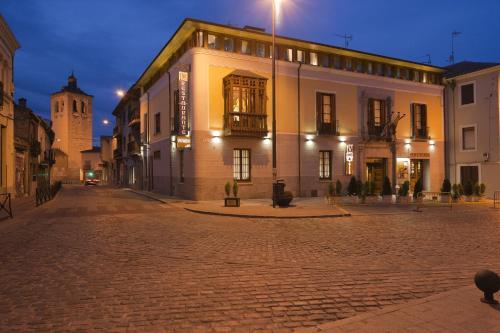 Hostal Posada Real Los Cinco Linajes