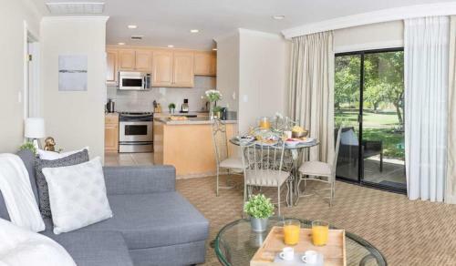 Apartamento Top King Suite 40% Off: Full Kitchen, Peaceful Views