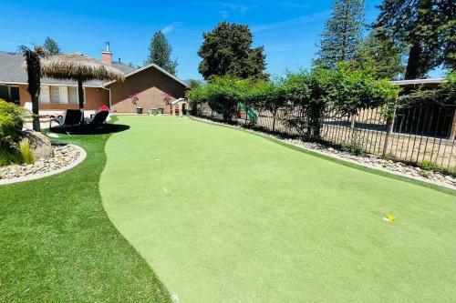 Private Mountain Retreat With Pool And Mini-golf