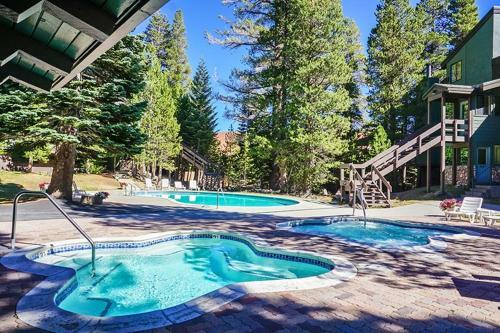 Apartamento St Anton Courtyard View 2-bedroom Condos With Pool & Jacuzzi