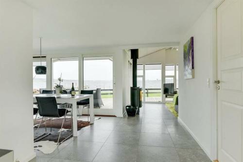 *****eksklusiv Sommerhus Beliggende I Vandkanten