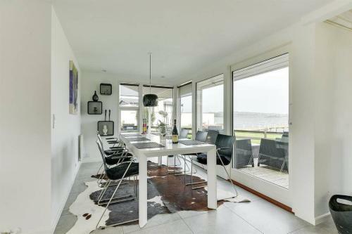 *****eksklusiv Sommerhus Beliggende I Vandkanten