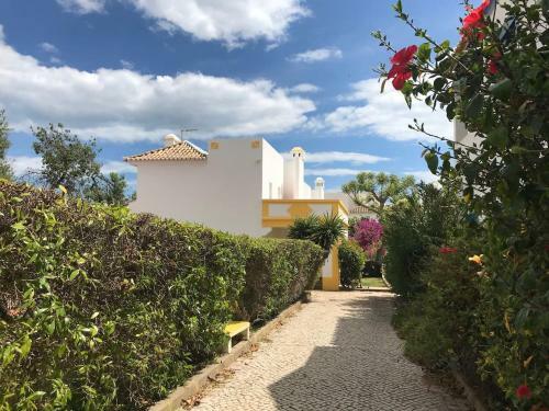 Villa C/ Piscina Pr�xima Da Praia