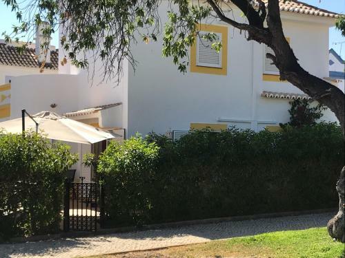 Villa C/ Piscina Pr�xima Da Praia