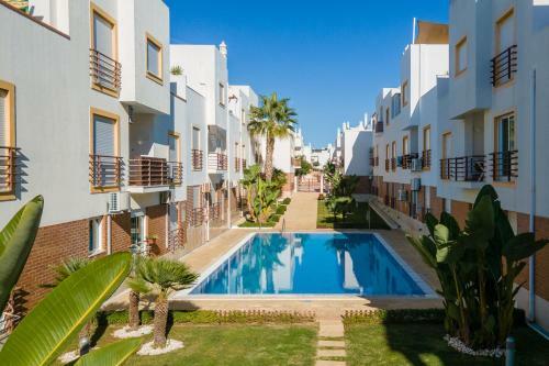 Authentic 2bdr Apartment W/pool By Lovelystay