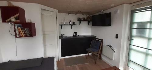Bed & Breakfast Cozy Room, Small Kitchen And Bathroom