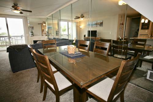 F311 - Pacific Surf Shack