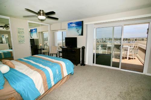 F311 - Pacific Surf Shack
