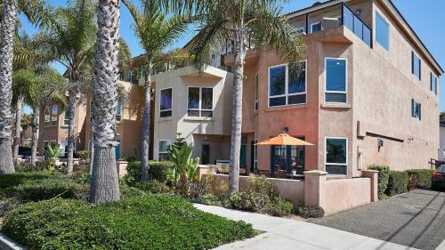 Private Home Ocean View, Air-conditioned Just Steps To The Beach