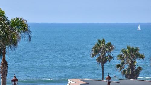 Private Home Ocean View, Air-conditioned Just Steps To The Beach